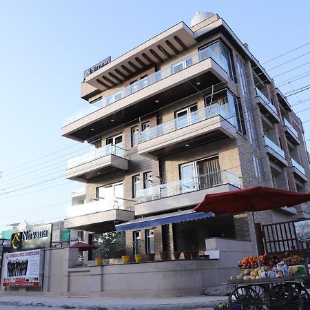 Nirvana Rooms 구르가온 외부 사진