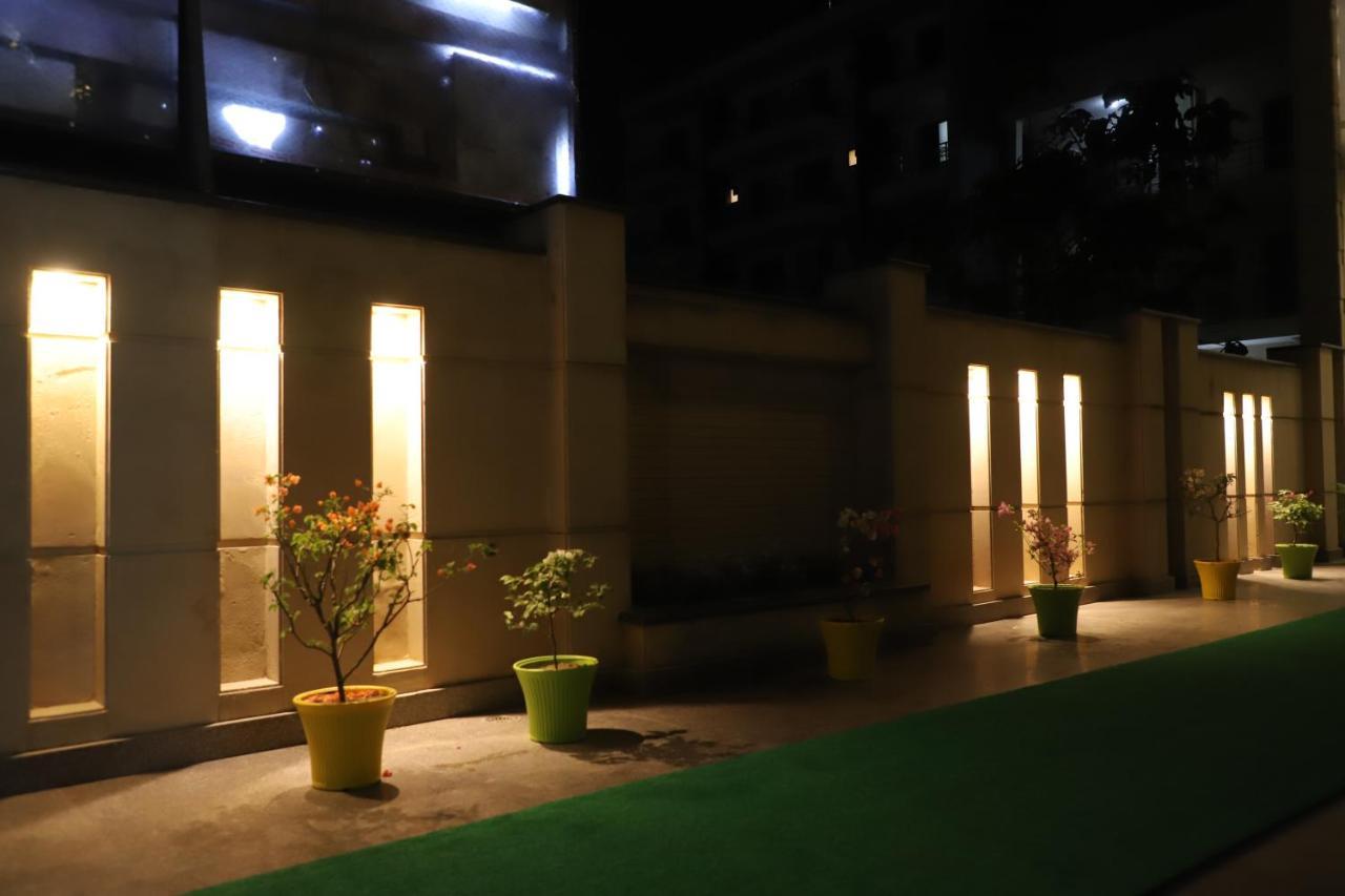 Nirvana Rooms 구르가온 외부 사진