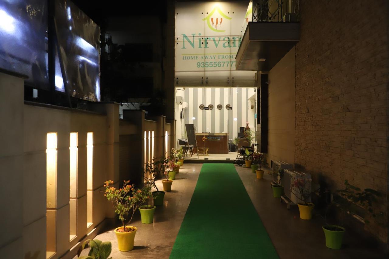 Nirvana Rooms 구르가온 외부 사진